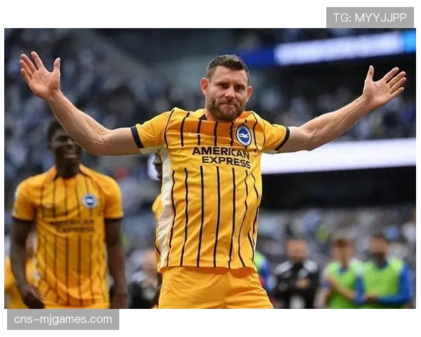 特写：37岁的米尔纳在布莱顿训练场上带领年轻球员加练